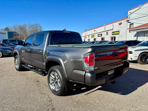 Used 2017 Toyota Tacoma Limited image 6