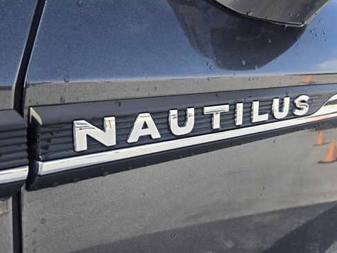 Used 2020 Lincoln Nautilus Reserve w/ Equipment Group 202A image 9