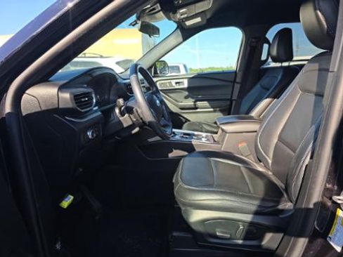 Used 2020 Ford Explorer XLT w/ Equipment Group 202A AWD/4WD image 6