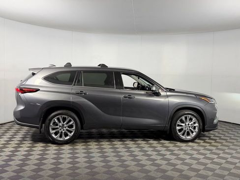 Used 2024 Toyota Highlander Limited image 4