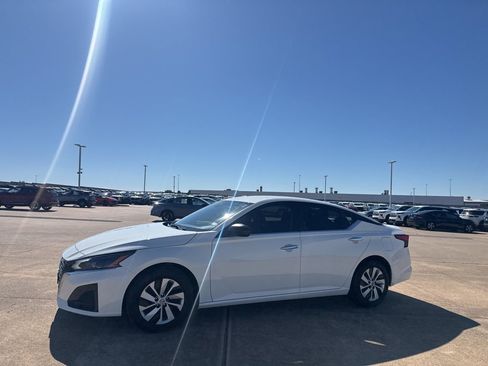 Certified 2025 Nissan Altima 2.5 S image 13