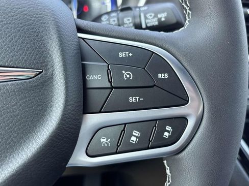 New 2026 Chrysler Pacifica Select FWD image 21