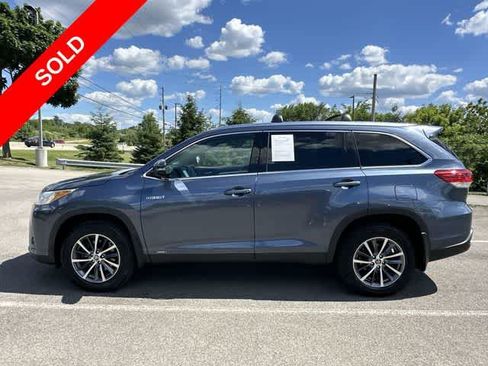 Used 2019 Toyota Highlander XLE AWD/4WD image 2