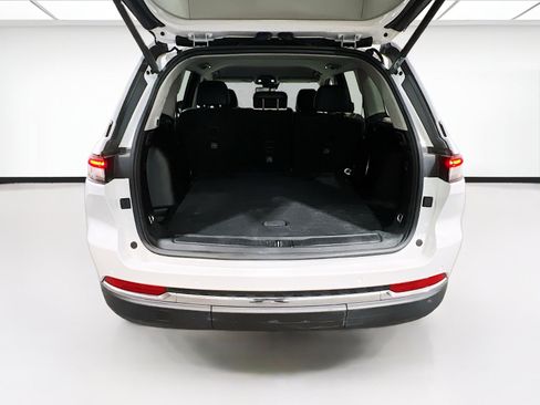 Used 2022 Jeep Grand Cherokee Limited image 19