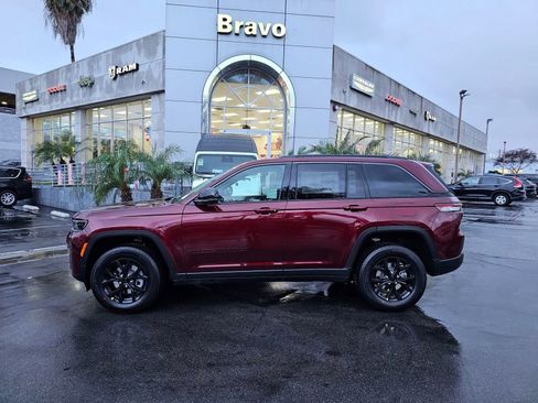 New 2026 Jeep Grand Cherokee Altitude image 4