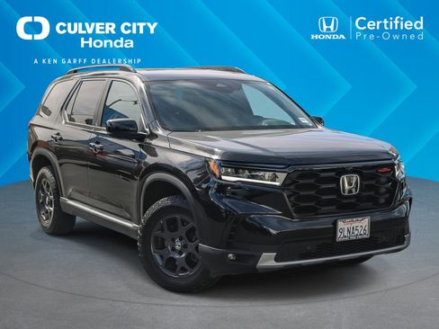 Used 2024 Honda Pilot TrailSport image 1