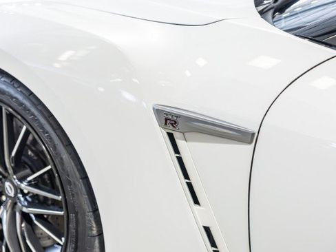 Used 2023 Nissan GT-R Premium w/ Premium Interior Package AWD/4WD image 14