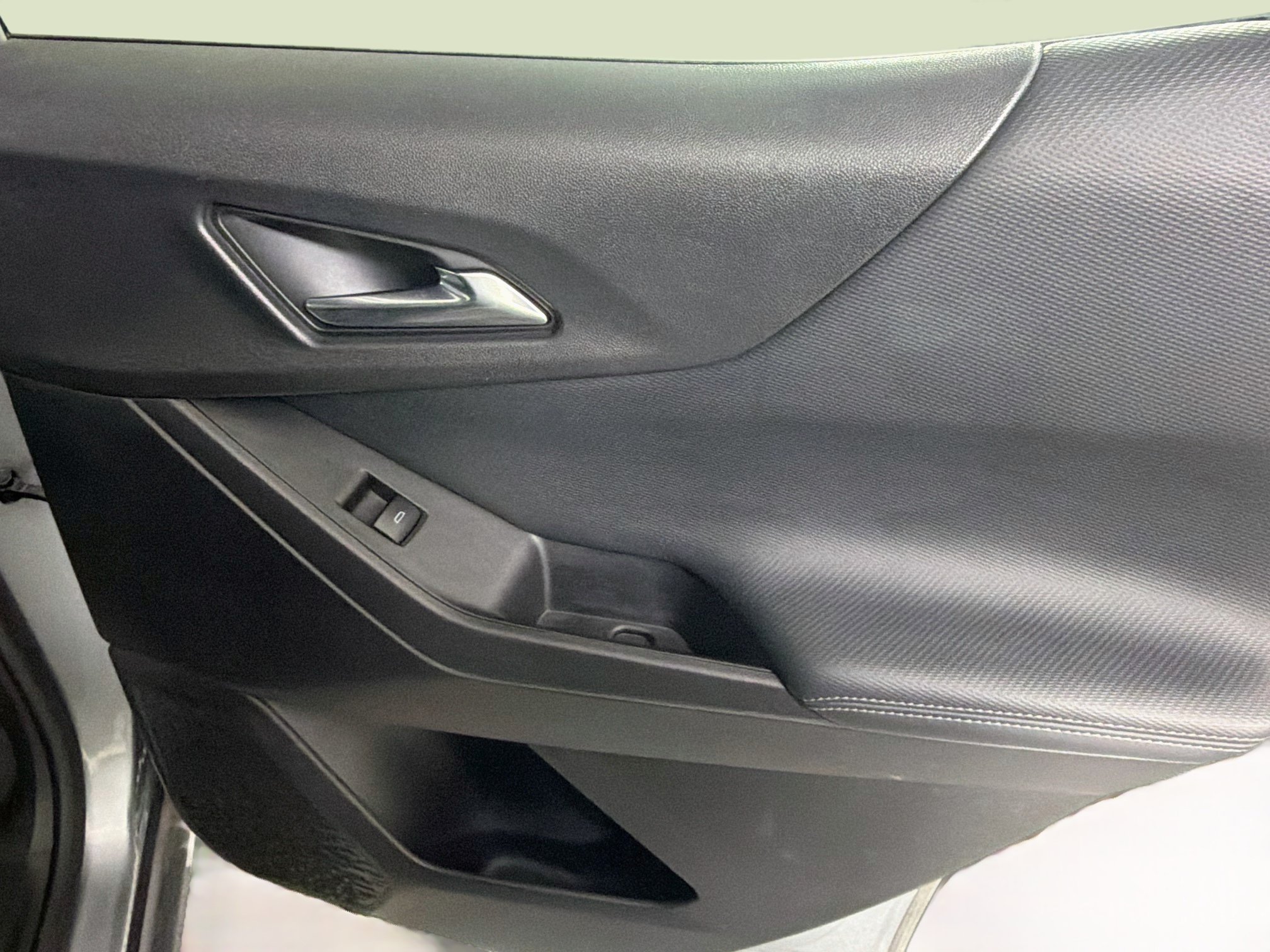 Used 2025 Chevrolet Equinox LT w/ Convenience Package II FWD image 30