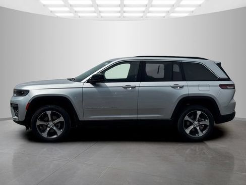 New 2026 Jeep Grand Cherokee Limited w/ Trailer Tow Package AWD/4WD image 4