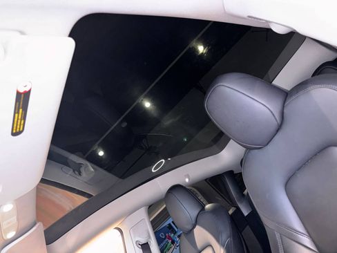 Used 2022 Tesla Model Y Long Range image 28