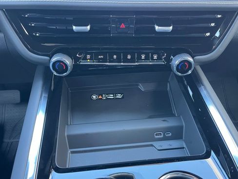 New 2026 Chevrolet Suburban Premier image 20