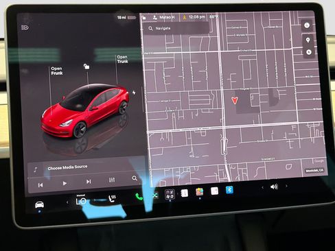 Used 2023 Tesla Model 3 Standard Range RWD image 9