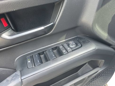 Certified 2025 Toyota Tacoma SR5 AWD/4WD image 15