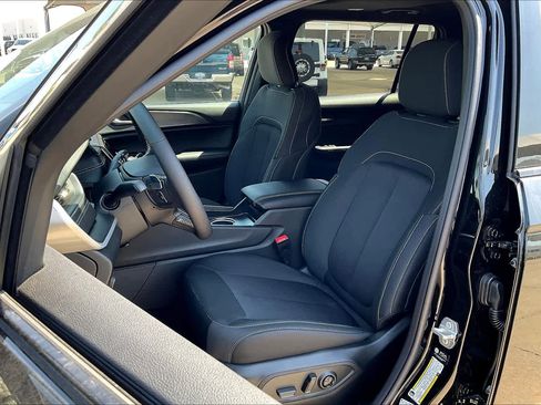 New 2025 Jeep Grand Cherokee L Laredo w/ Luxury Tech Group I image 9