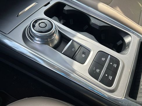 Used 2020 Ford Explorer Limited image 21