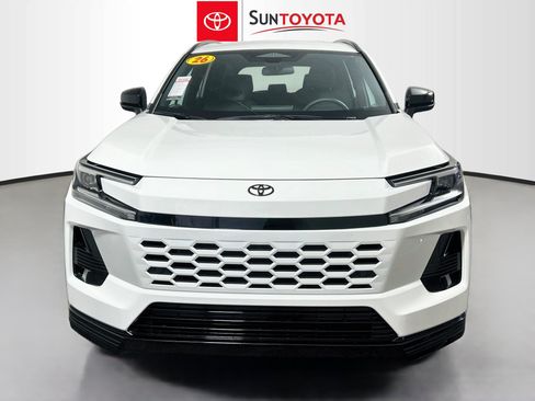 Used 2026 Toyota RAV4 SE w/ Convenience Package FWD image 10