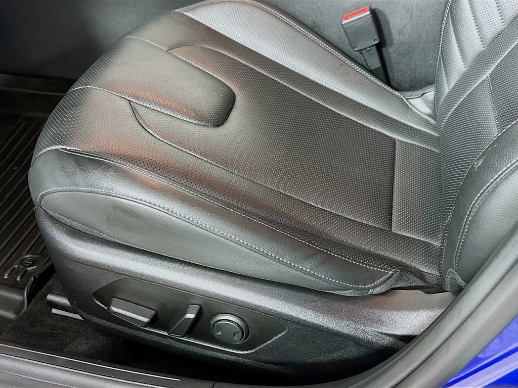 Used 2025 Hyundai Elantra Limited FWD image 9