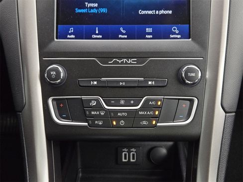 Used 2020 Ford Fusion SE image 14