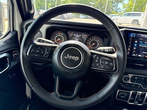Used 2025 Jeep Gladiator Sport AWD/4WD image 14