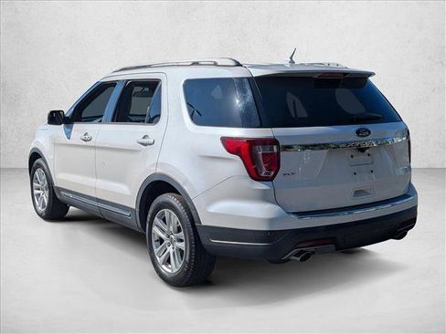 Used 2018 Ford Explorer XLT w/ Equipment Group 202A image 7