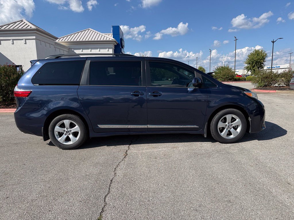 Used 2018 Toyota Sienna LE FWD image 8