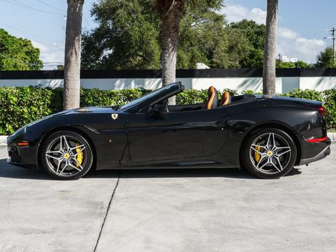 Used 2017 Ferrari California T image 4