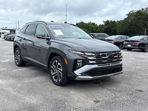 Used 2025 Hyundai Tucson Limited FWD image 2