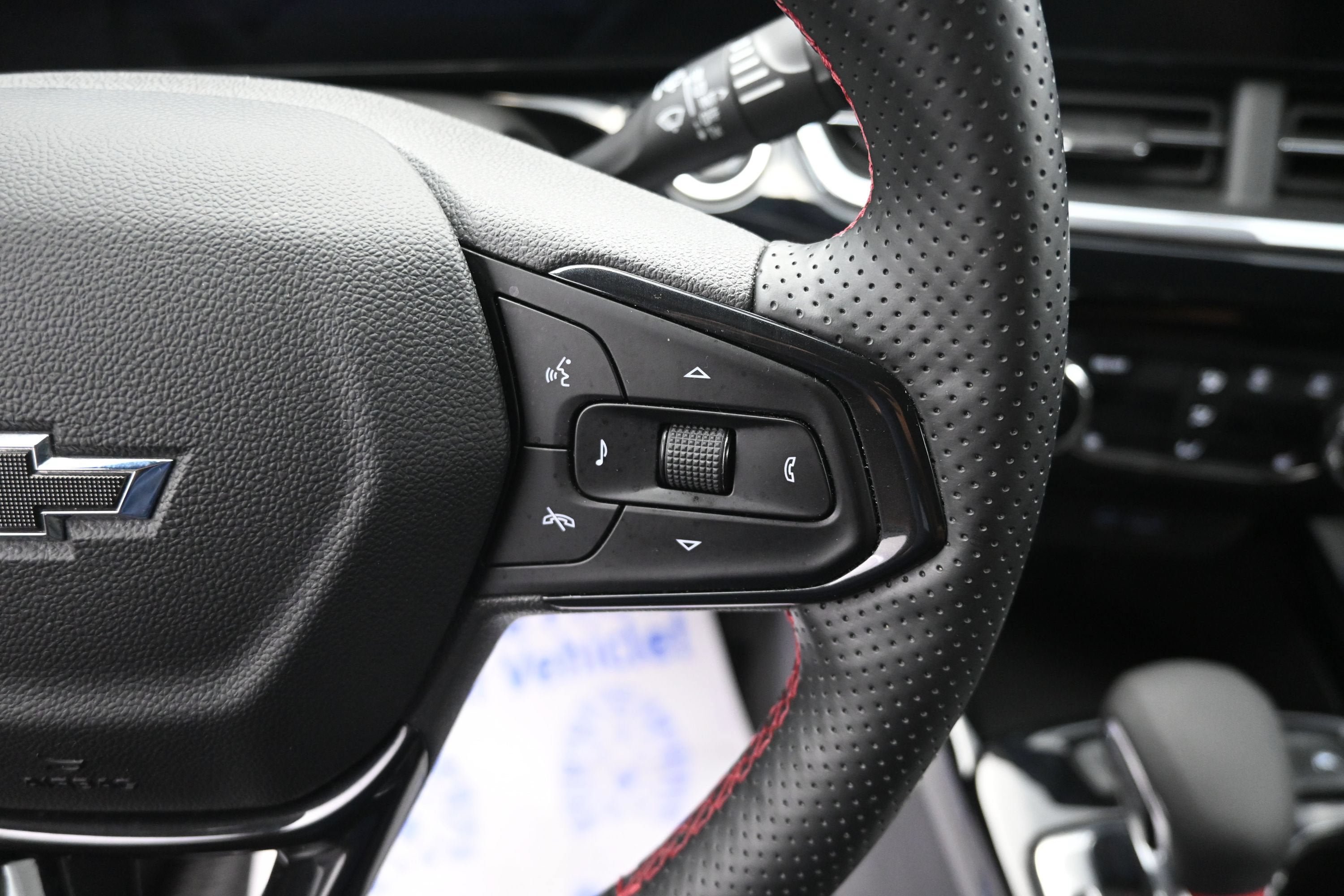 Used 2025 Chevrolet Trax RS w/ Driver Confidence Package FWD image 14