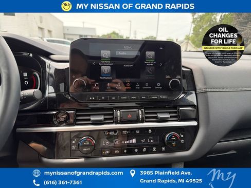 Used 2025 Nissan Pathfinder Platinum AWD/4WD image 21