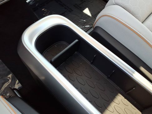 New 2025 Volkswagen ID. Buzz 1st Edition AWD/4WD image 18
