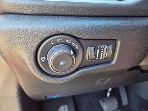 New 2026 Chrysler Pacifica Select image 21