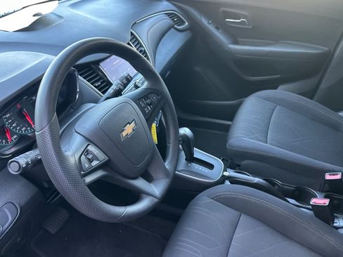 Used 2020 Chevrolet Trax LT AWD/4WD image 9