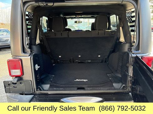 Used 2016 Jeep Wrangler Unlimited Sahara w/ Connectivity Group image 17