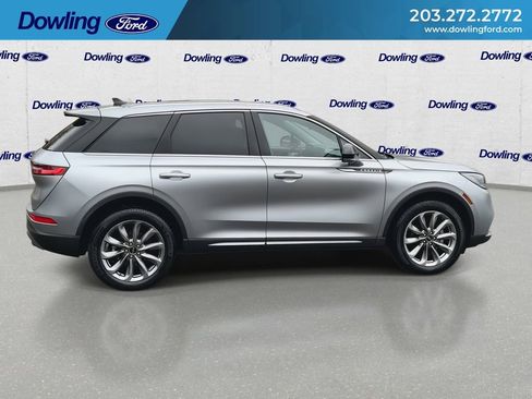 Used 2022 Lincoln Corsair AWD w/ Premium Package image 4