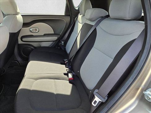 Used 2015 Kia Soul FWD image 16