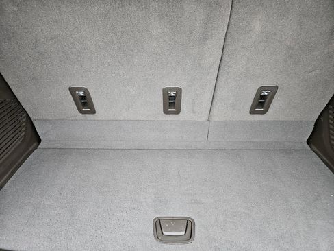 Certified 2021 GMC Yukon SLT w/ SLT Luxury Package image 35