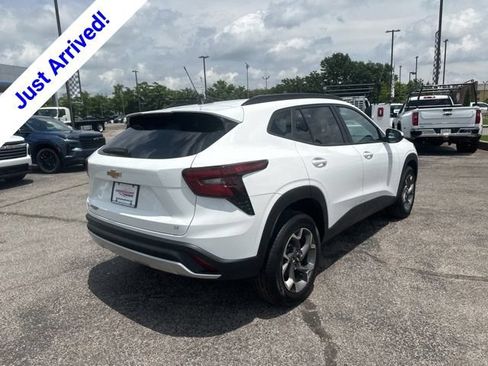 New 2026 Chevrolet Trax LT FWD image 3