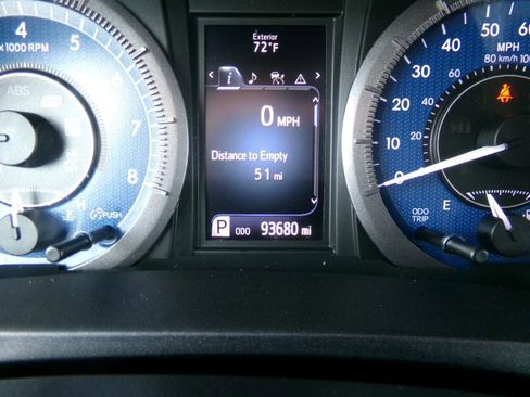 Used 2020 Toyota Sienna LE image 24