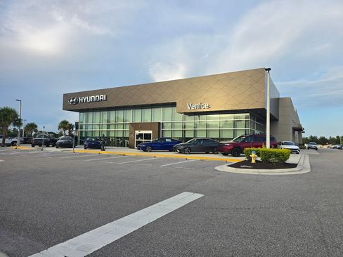 Used 2021 Chrysler Pacifica Touring-L image 36