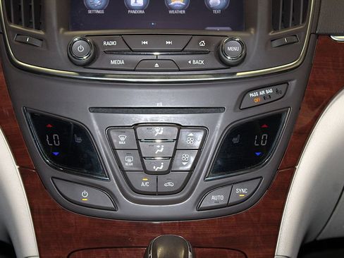 Used 2016 Buick Regal FWD image 19