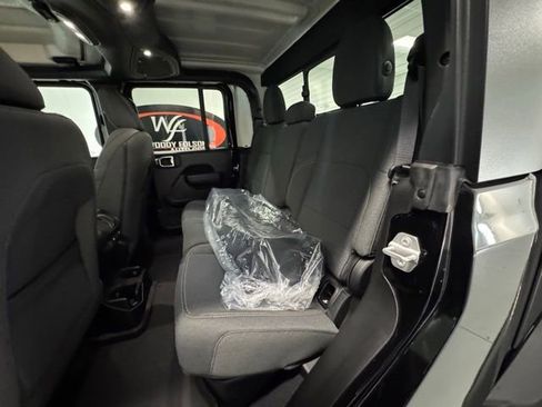 Used 2024 Jeep Gladiator Sport image 10