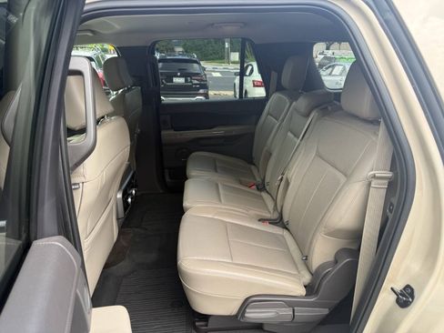 Used 2018 Ford Expedition Max XLT w/ Equipment Group 202A AWD/4WD image 5