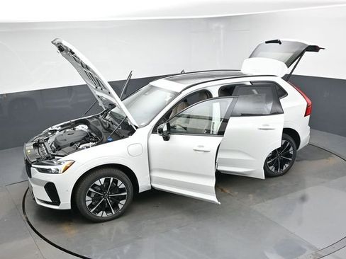 New 2026 Volvo XC60 T8 Plus w/ Protection Package Premier image 54