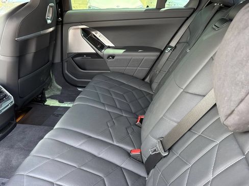 Certified 2024 BMW i7 eDrive50 w/ M Sport Package RWD image 32