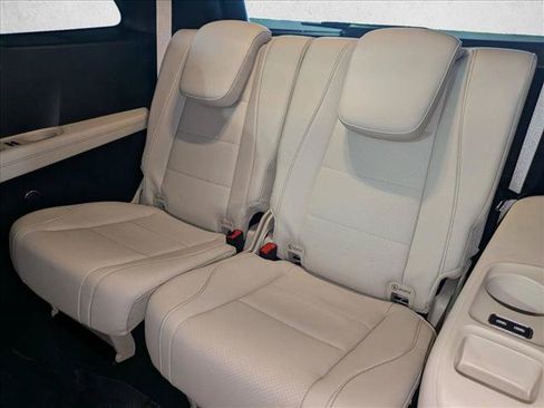 Used 2024 Mercedes-Benz GLS 450 4MATIC image 23
