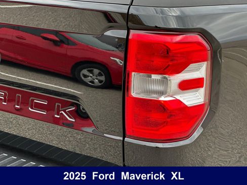 Used 2025 Ford Maverick XL FWD image 31