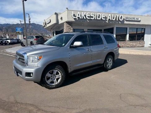 Used 2017 Toyota Sequoia SR5 w/ Premium Package AWD/4WD image 3
