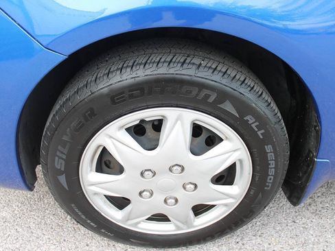 Used 2015 Nissan Versa SV FWD image 10