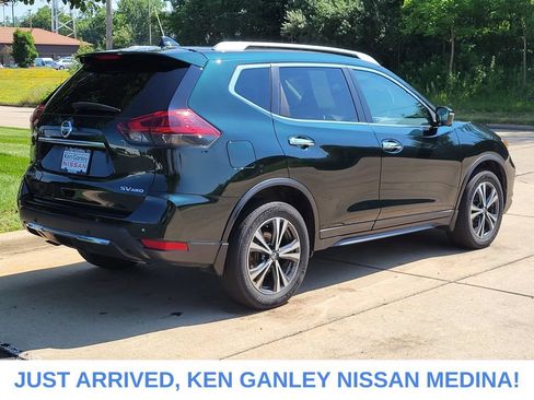 Used 2020 Nissan Rogue SV w/ Sun & Sound Touring Package AWD/4WD image 3
