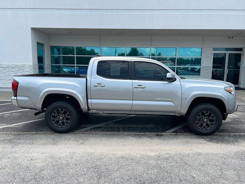 Used 2023 Toyota Tacoma SR5 RWD image 3